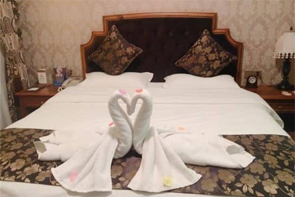 梦见自己拉屎拉被子里面了是什么意思